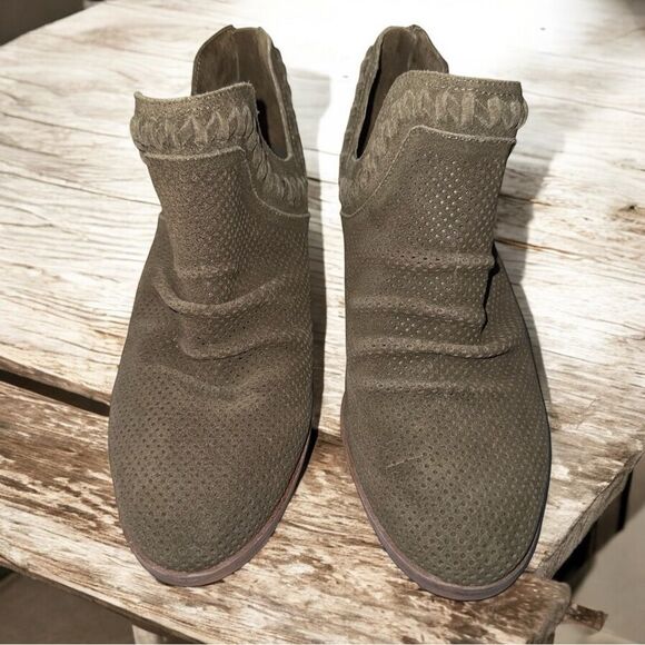 New Without Box Vince Camuto Palomina Olive Green Women's Ankle Booties Size 8M - Picture 1 of 8